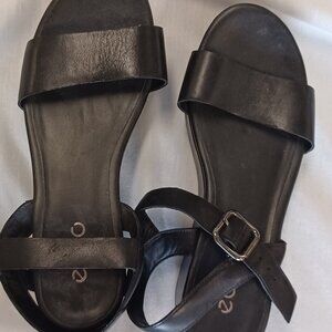 ECCO black platform sandals Size 38